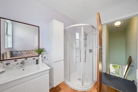 Photo of property in 2/210 Newlands Road, Newlands, Wellington, 6037