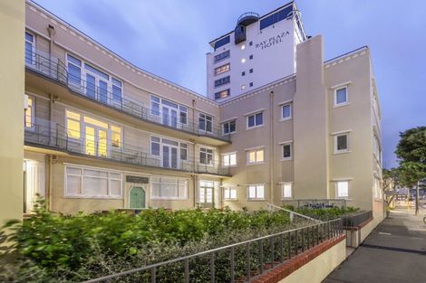 Photo of property in Fountain Court, 16/48u Oriental Parade, Oriental Bay, Wellington, 6011