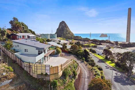 Photo of property in 19 Findlay Street, Moturoa, New Plymouth, 4310