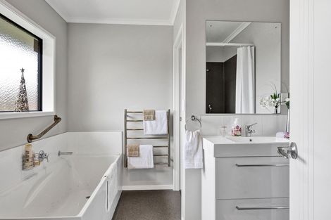 Photo of property in 21 Elizabeth Grove, Stratford, 4332