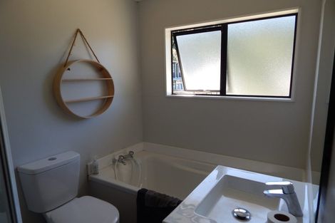 Photo of property in 7 Birdwood Road, Swanson, Auckland, 0612
