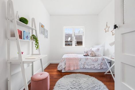 Photo of property in 1-2/6a Pohutukawa Street, Woburn, Lower Hutt, 5010