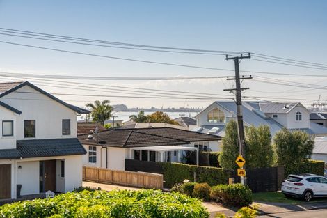 Photo of property in 43 Hinewa Road, Otumoetai, Tauranga, 3110