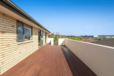 Photo of property in 35 Black Teal Close, Unsworth Heights, Auckland, 0632