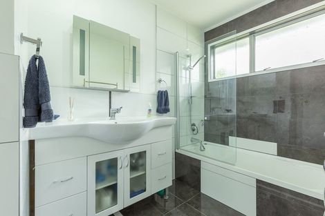 Photo of property in 44 Coroglen Avenue, Birkenhead, Auckland, 0626