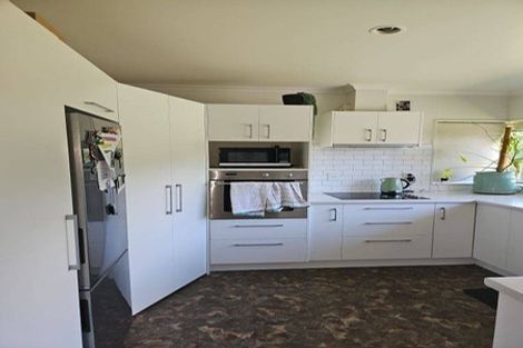 Photo of property in 33 Saint James Drive, Huntington, Hamilton, 3210