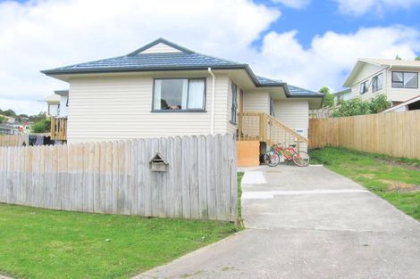 Photo of property in 17 Maywood Crescent, Glen Eden, Auckland, 0602