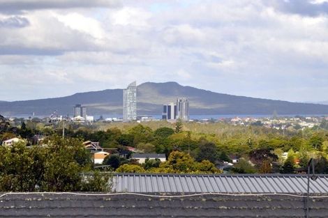 Photo of property in 1/37 Coronation Road, Hillcrest, Auckland, 0627