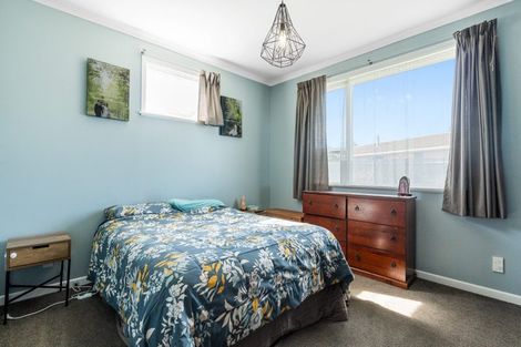 Photo of property in 4 Sequoia Place, Maoribank, Upper Hutt, 5018