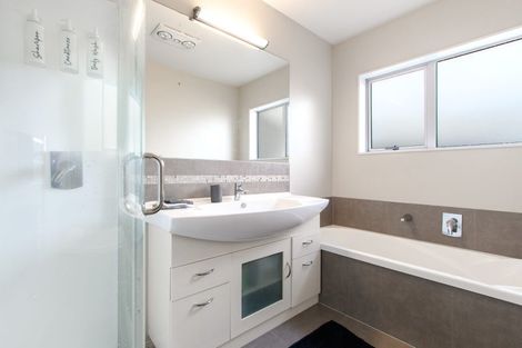 Photo of property in 17 Scoria Close, Pyes Pa, Tauranga, 3112