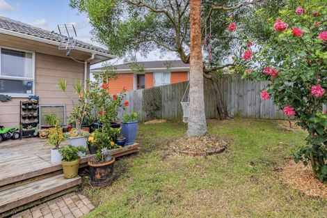Photo of property in 82 Reynella Drive, Massey, Auckland, 0614