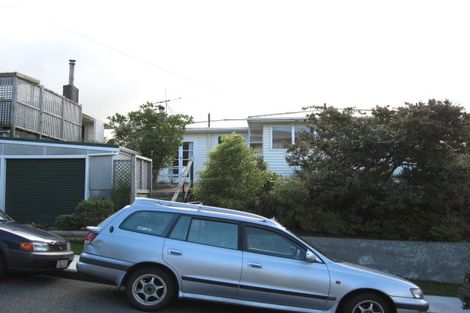 Photo of property in 12 Link Road, Newlands, Wellington, 6037