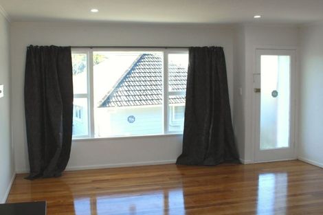 Photo of property in 61 Ocean View Road, Hillcrest, Auckland, 0627
