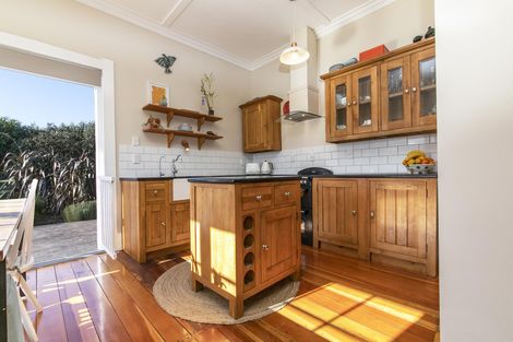 Photo of property in 17 Great North Road, Riverhead, 0820