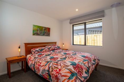 Photo of property in 21 Shelduck Road, Jacks Point, 9371