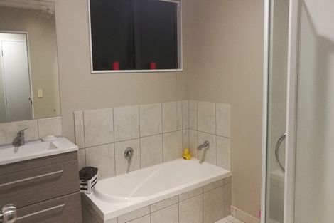 Photo of property in 32 Misty Valley Drive, Henderson, Auckland, 0612