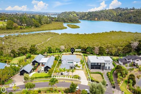 Photo of property in 8 Kerema Way, Schnapper Rock, Auckland, 0632