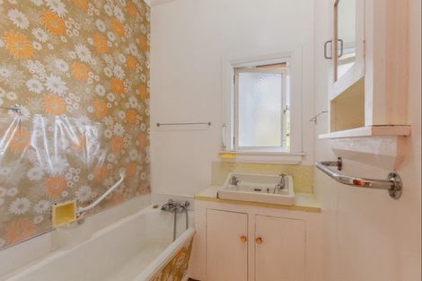 Photo of property in 30 Anzac Avenue, Onekawa, Napier, 4110