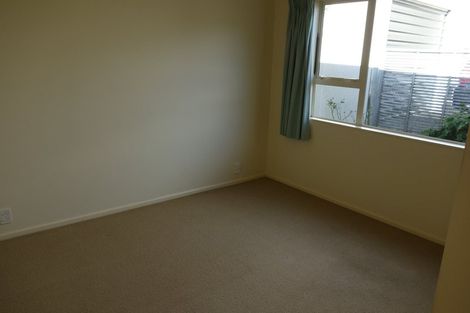 Photo of property in 6b Kinapori Terrace, Newlands, Wellington, 6037