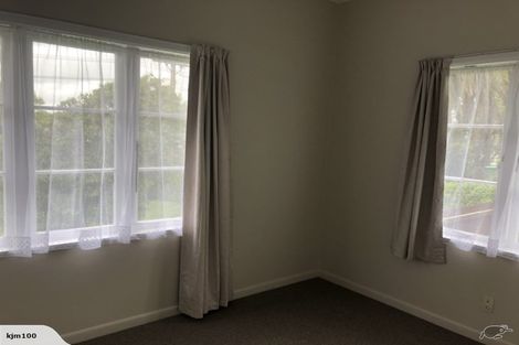 Photo of property in 28 Newington Road, Henderson, Auckland, 0612