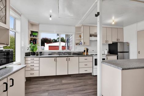 Photo of property in 25 Galt Street, Hawera, 4610