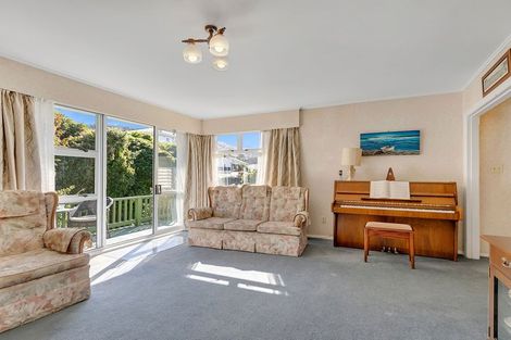 Photo of property in 25 Larsen Crescent, Tawa, Wellington, 5028