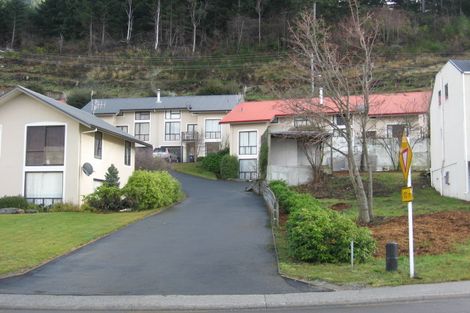 Photo of property in 1/4 Sainsbury Road, Fernhill, Queenstown, 9300