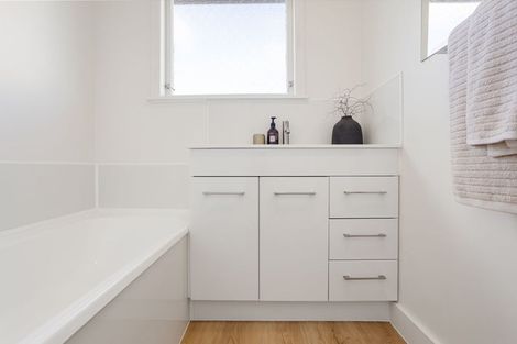 Photo of property in 2 Bowen Place, St Andrews, Hamilton, 3200