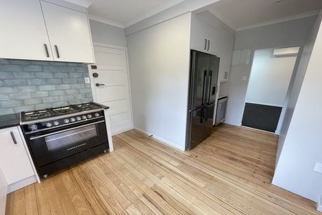 Photo of property in 75 Park Road, Titirangi, Auckland, 0604