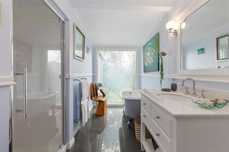 Photo of property in 9 Otitori Bay Road, Titirangi, Auckland, 0604