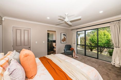 Photo of property in 32 Quadrant Heights, Paraparaumu, 5032