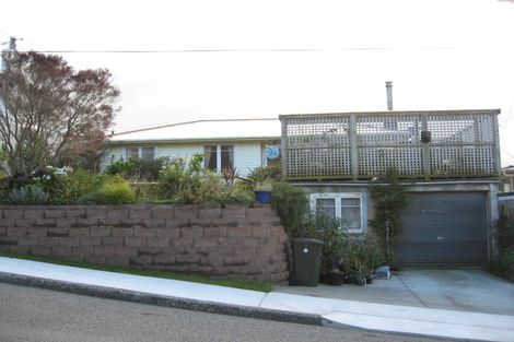 Photo of property in 14 Link Road, Newlands, Wellington, 6037
