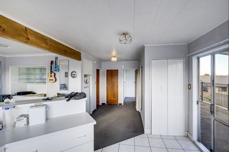 Photo of property in 2/8 Lee Road, Taradale, Napier, 4112