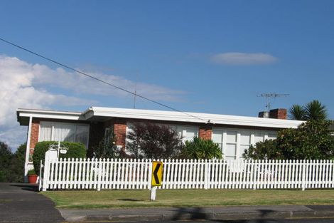 Photo of property in 70 Golf Road, New Lynn, Auckland, 0600