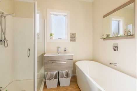 Photo of property in 3 Francis Drake Street, Waipukurau, 4200