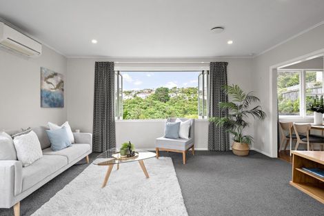 Photo of property in 18 Spenmoor Street, Newlands, Wellington, 6037