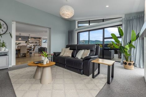 Photo of property in 14 Rotorua Grove, Aotea, Porirua, 5024