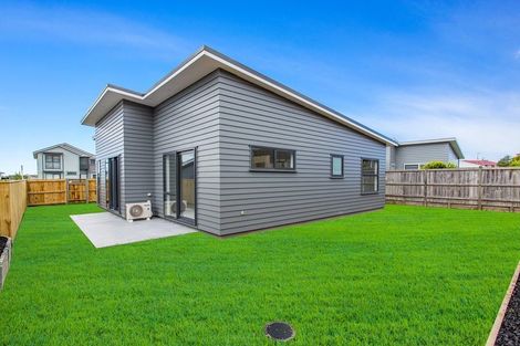 Photo of property in 11 Taikura Avenue, Red Beach, 0932