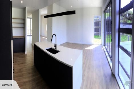 Photo of property in 8a Huka Road, Birkenhead, Auckland, 0626