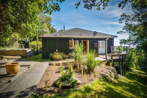 Photo of property in 1 Broadleaf Lane, Heathcote Valley, Christchurch, 8081