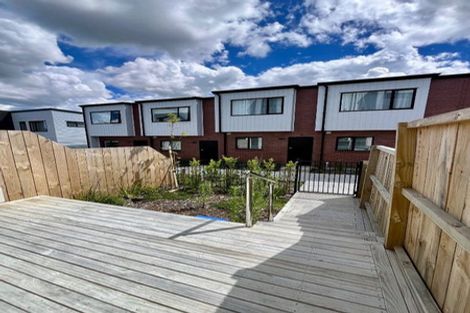Photo of property in 17 Paetai Lane, Te Atatu Peninsula, 0610