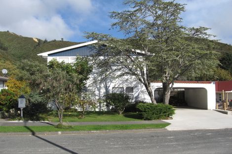 Photo of property in 11 Helvetia Grove, Naenae, Lower Hutt, 5011