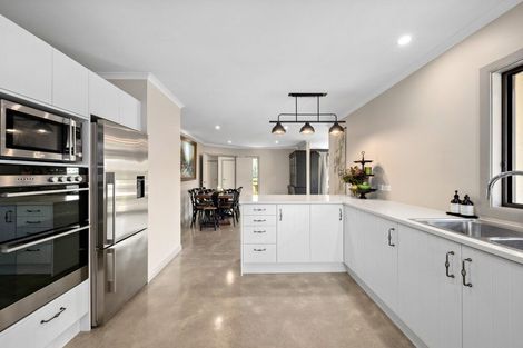 Photo of property in 91 Westchester Drive, Churton Park, Wellington, 6037