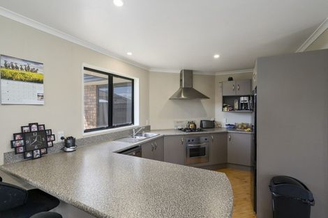 Photo of property in 33 Geneva Terrace, Kelvin Grove, Palmerston North, 4414