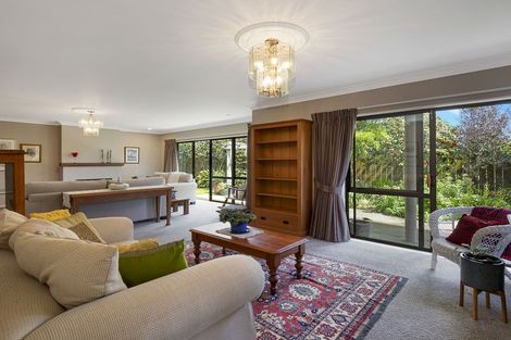 Photo of property in 12 Papawai Grove, Waikanae, 5036