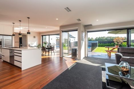 Photo of property in 41 Waterstock Way, Parklands, Christchurch, 8083