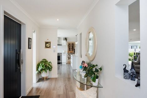 Photo of property in 3 Tennyson Avenue, Kelvin Grove, Palmerston North, 4414