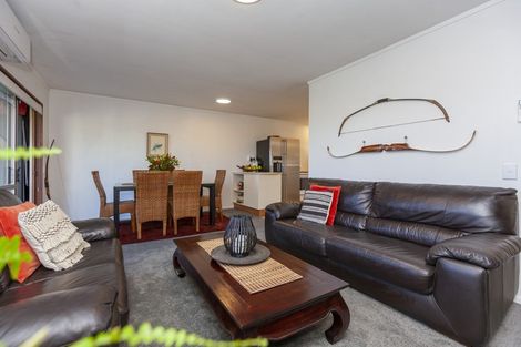 Photo of property in 30a Kakariki Grove, Waikanae, 5036