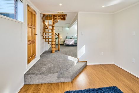 Photo of property in 18 Eastview Grove, Normandale, Lower Hutt, 5010