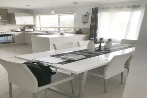 Photo of property in 22 Ashmere Lane, Weymouth, Auckland, 2103
